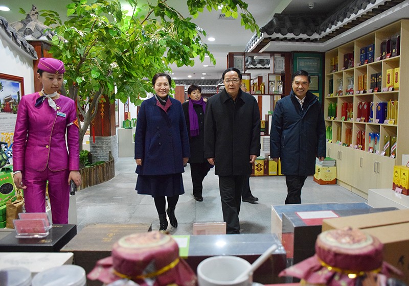 省委副書記歐陽堅(jiān)一行視察隴南站階州廣場