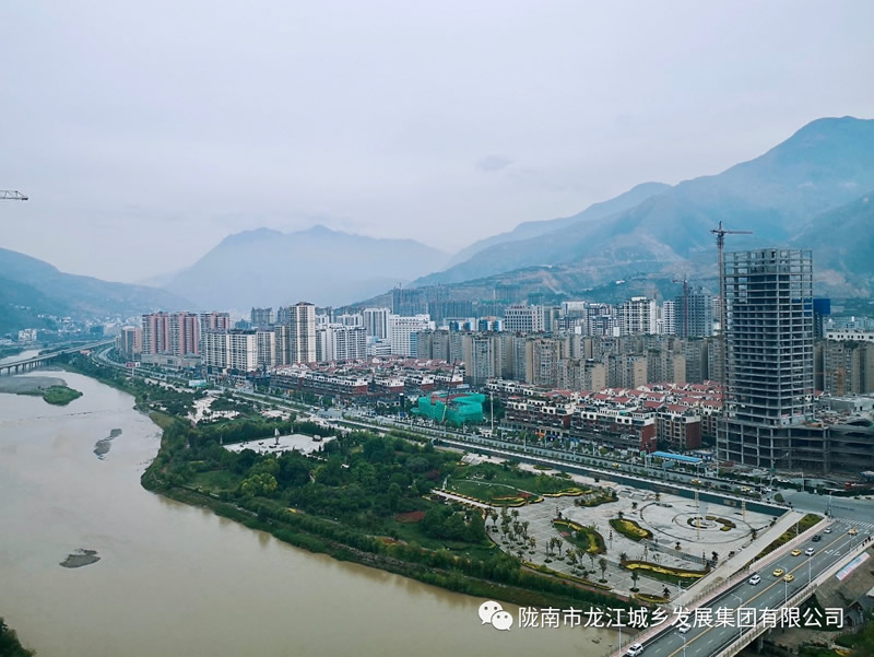 匠心傾注、喜封金頂——龍江?雙子座商住小區(qū)主體順利封頂