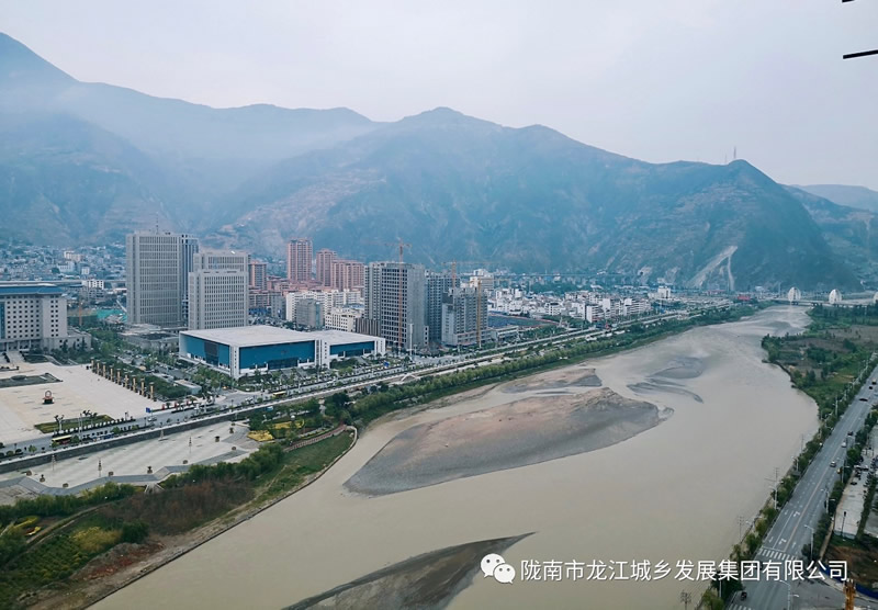 匠心傾注、喜封金頂——龍江?雙子座商住小區(qū)主體順利封頂