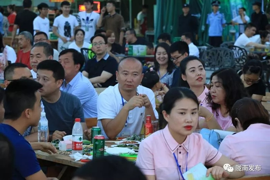 好嗨喲！隴南第一屆青島啤酒節(jié)開幕啦，為期8天