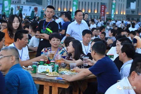 好嗨喲！隴南第一屆青島啤酒節(jié)開幕啦，為期8天