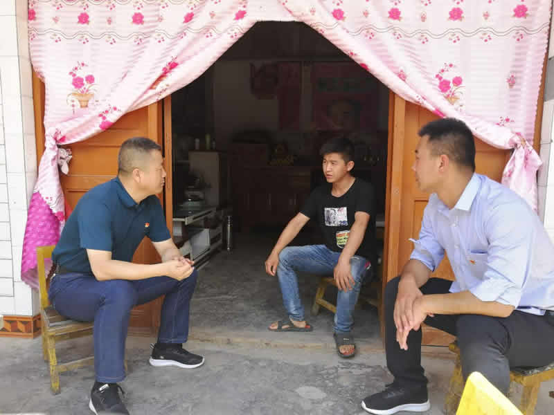 “感黨恩、憶黨史”，--市龍江城鄉(xiāng)發(fā)展集團公司開展慶祝建黨99周年主題黨日活動